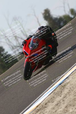 media/Nov-02-2025-Lets Ride (Sun) [[f7a3caa734]]/B Group/1120am (Turn 2 Inside)/